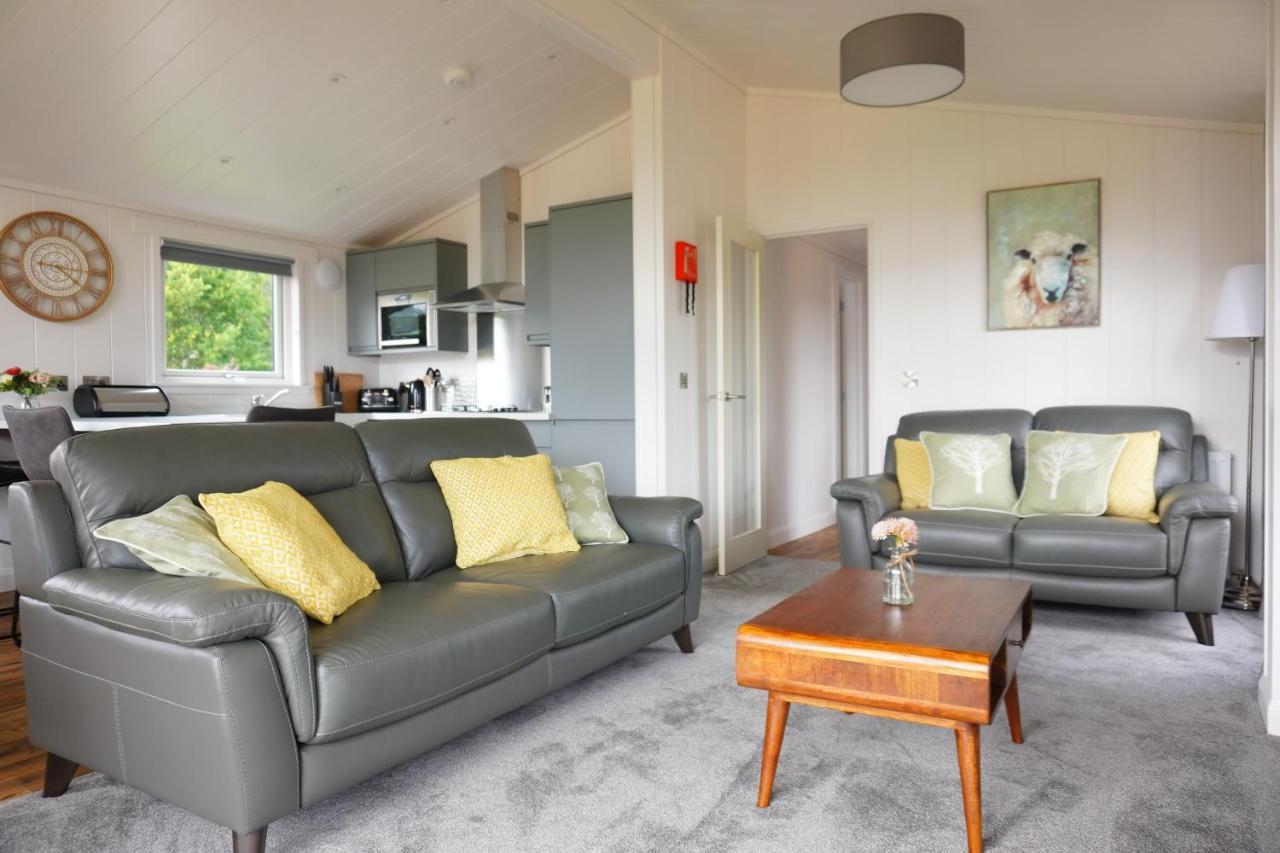 Linwater Caravan Park - Luxury Lodges And Static Caravans Near Edinburgh Newbridge  Exterior photo
