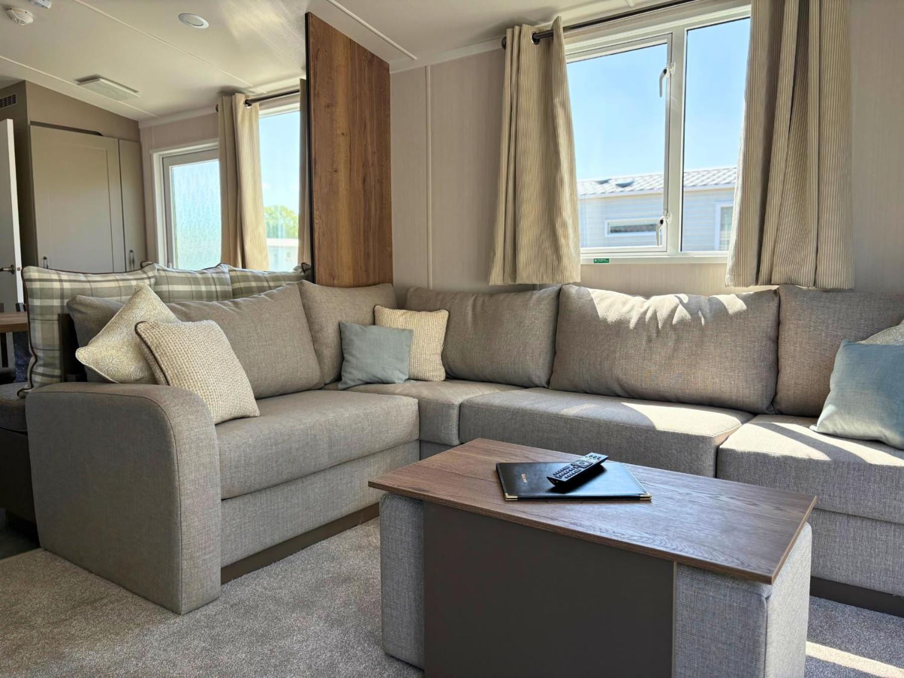 Linwater Caravan Park - Luxury Lodges And Static Caravans Near Edinburgh Newbridge  Exterior photo