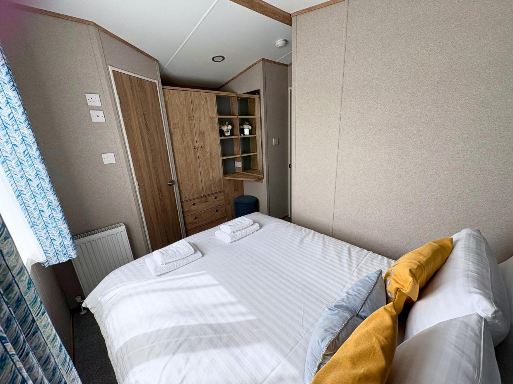 Linwater Caravan Park - Luxury Lodges And Static Caravans Near Edinburgh Newbridge  Exterior photo